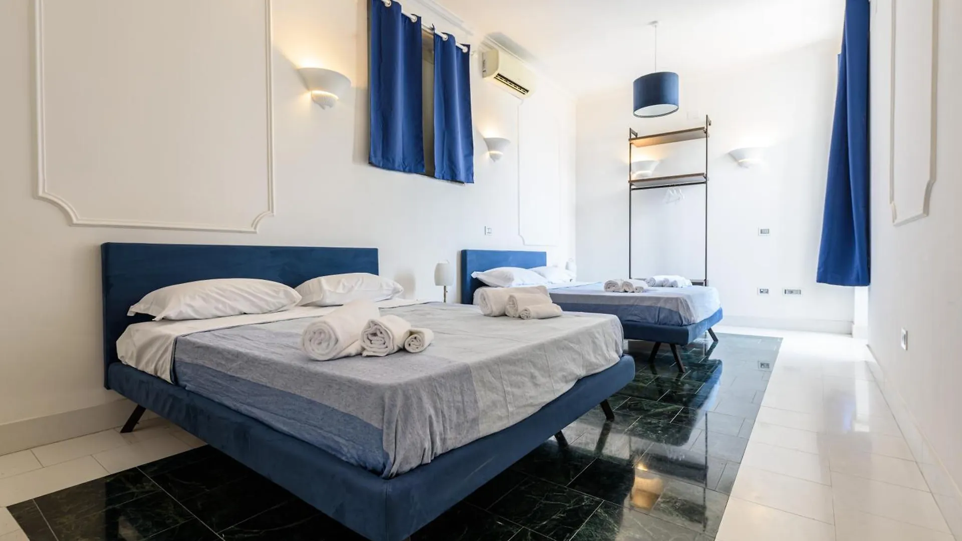 아파트 Amazing And Central Penthouse With Terraces In The Heart Of Napoli