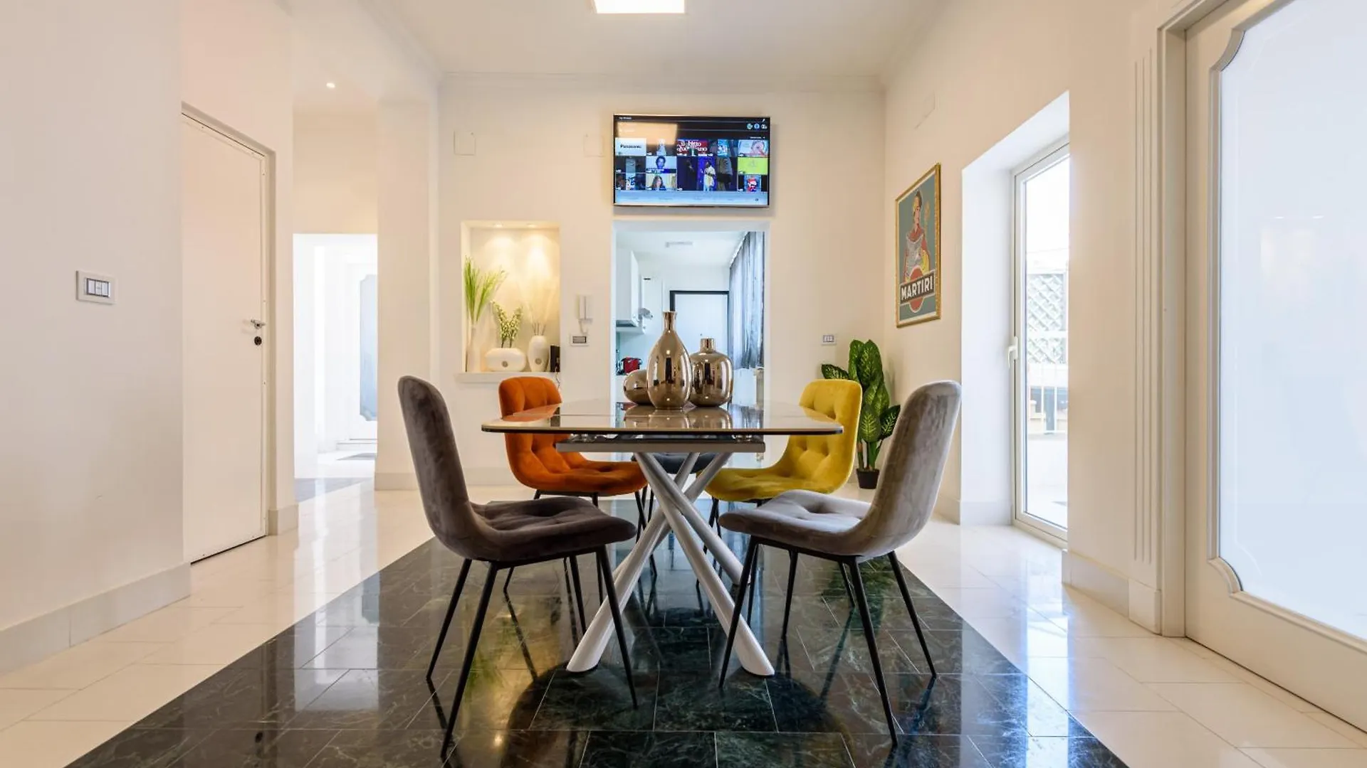 아파트 Amazing And Central Penthouse With Terraces In The Heart Of Napoli