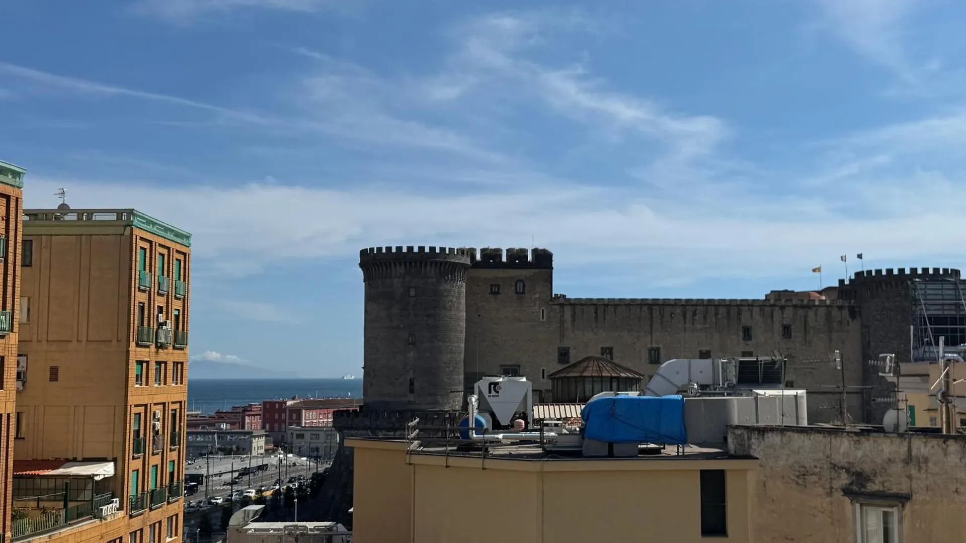 아파트 Amazing And Central Penthouse With Terraces In The Heart Of Napoli